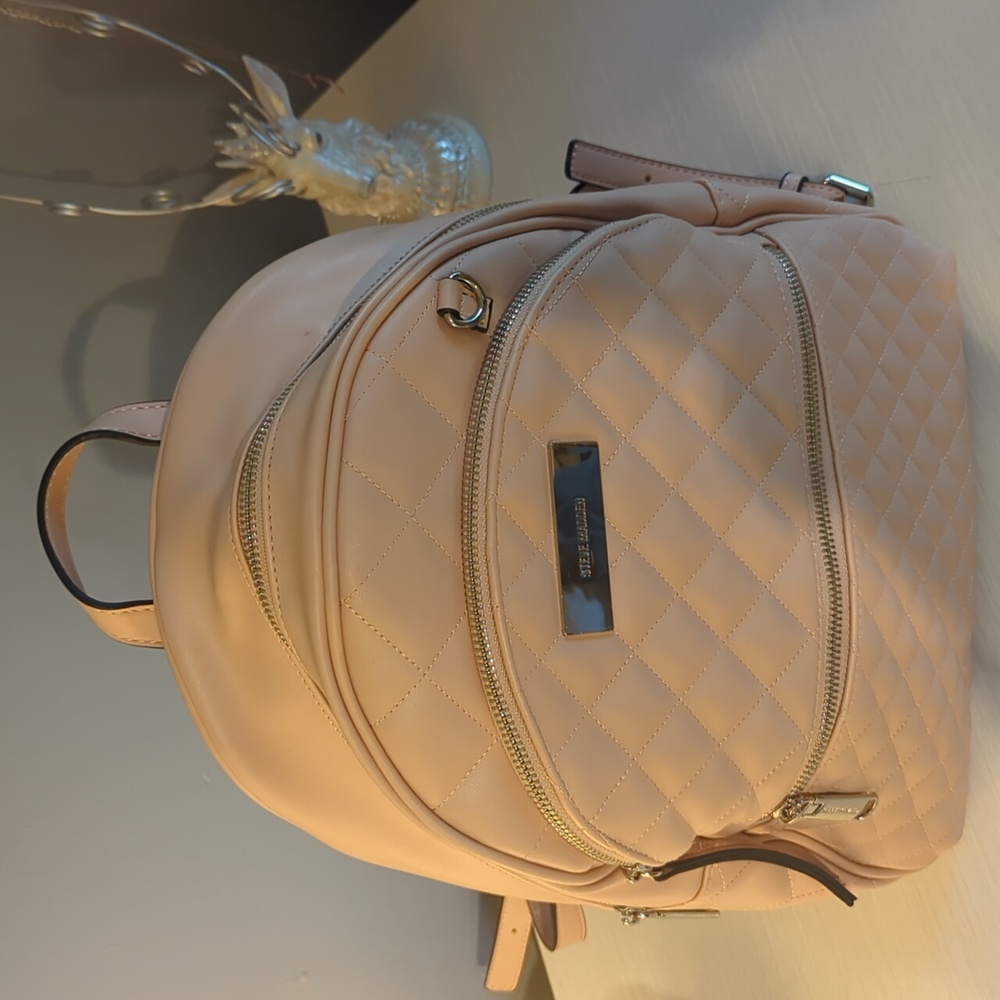 Blush pink quilted Steve Madden backpack 2 outside pockets, 3 inside, like new - Picture 8 of 11